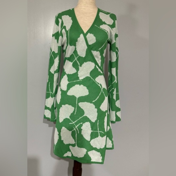 Diane Von Furstenberg for Target Floral Wrap Dress Size Medium NWT - Picture 2 of 8